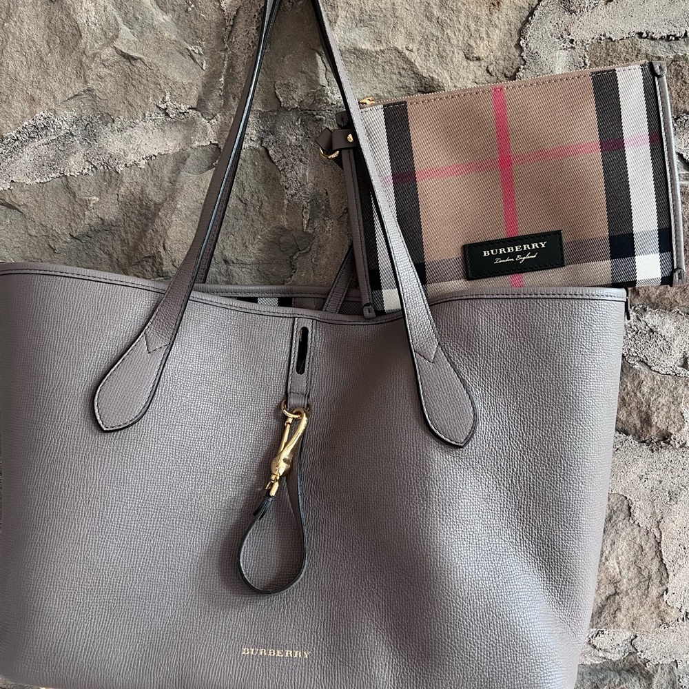 EUC Burberry Honeybrook Derby Tote Bag, wristlet & dustbag. - Picture 6 of 16